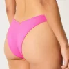 Braguita de bikini atrevida con cintura en V y pierna alta acanalada Braguita de bikini atrevida con cintura en V y pierna alta acanalada