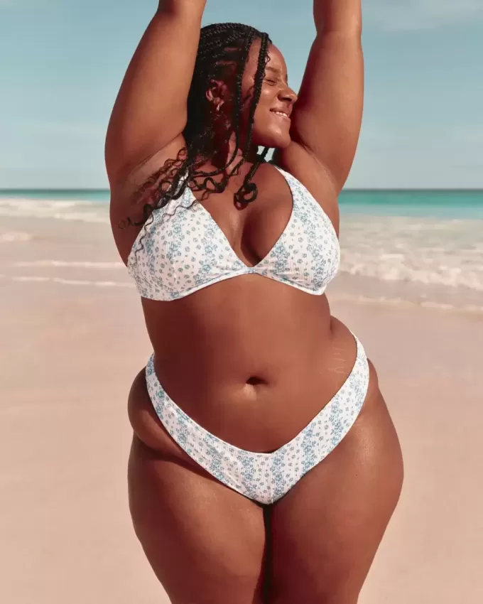 Braguita de bikini atrevida con cintura en V y pierna alta acanalada Braguita de bikini atrevida con cintura en V y pierna alta acanalada