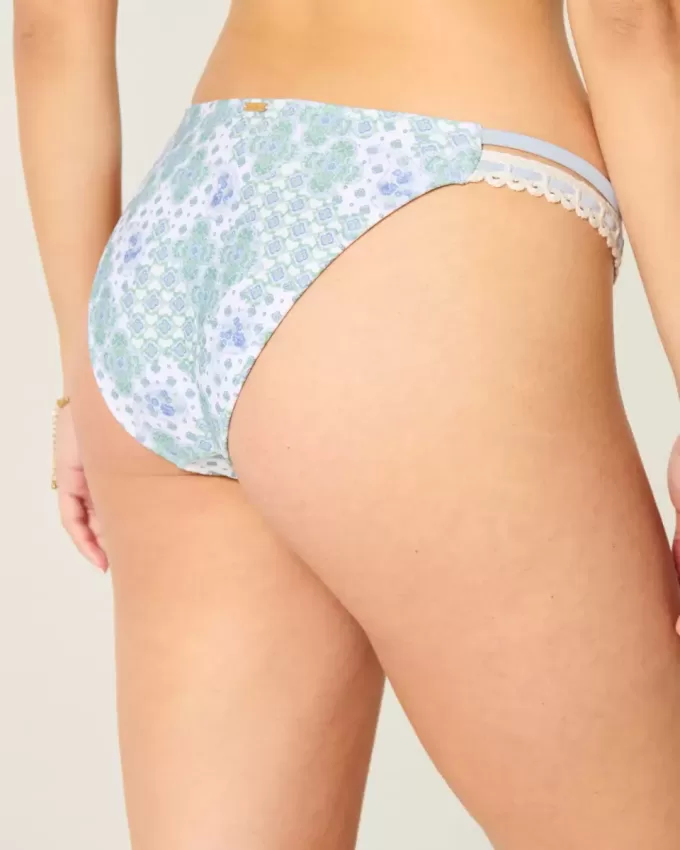 Braguita de bikini atrevida con doble tirante y ribete estilo crochet Braguita de bikini atrevida con doble tirante y ribete estilo crochet