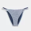 Braguita de bikini atrevida con doble tirante y ribete estilo crochet Braguita de bikini atrevida con doble tirante y ribete estilo crochet