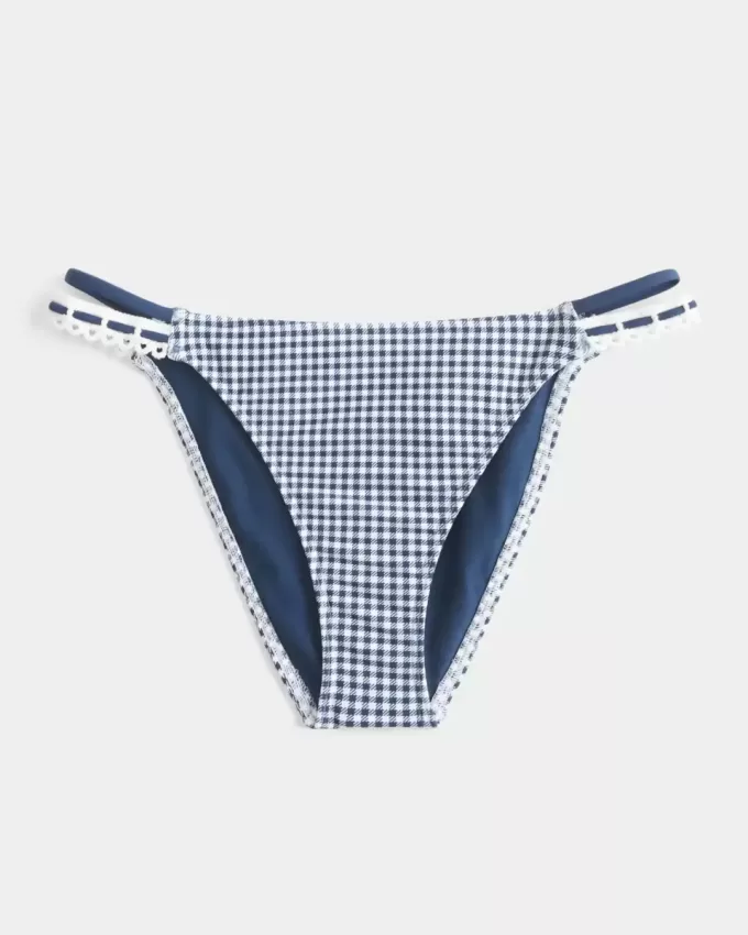 Braguita de bikini atrevida con doble tirante y ribete estilo crochet Braguita de bikini atrevida con doble tirante y ribete estilo crochet