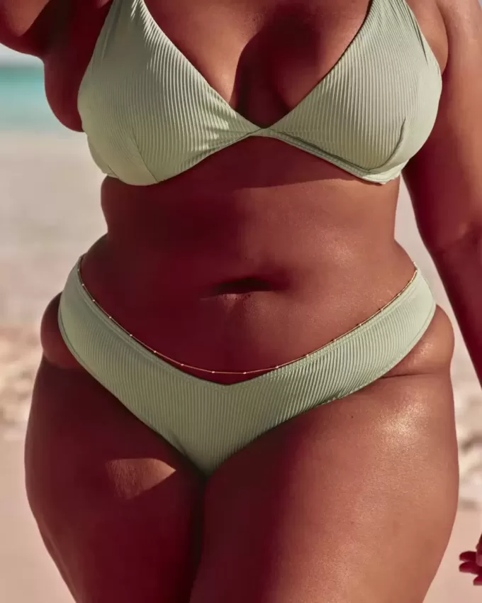 Braguita de bikini atrevida de pierna alta y canalé