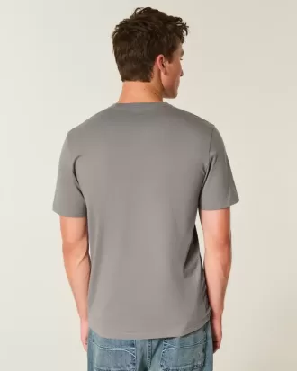 Camiseta clásica con cuello redondo y logotipo