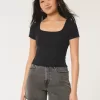 Camiseta de bebé con cuello cuadrado acanalado