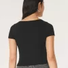 Camiseta de bebé con cuello cuadrado acanalado
