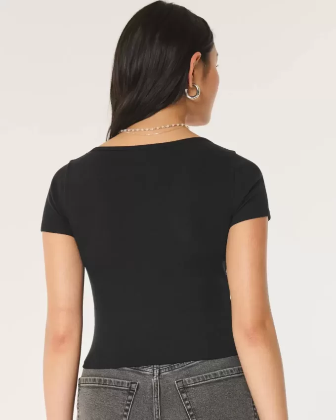 Camiseta de bebé con cuello cuadrado acanalado