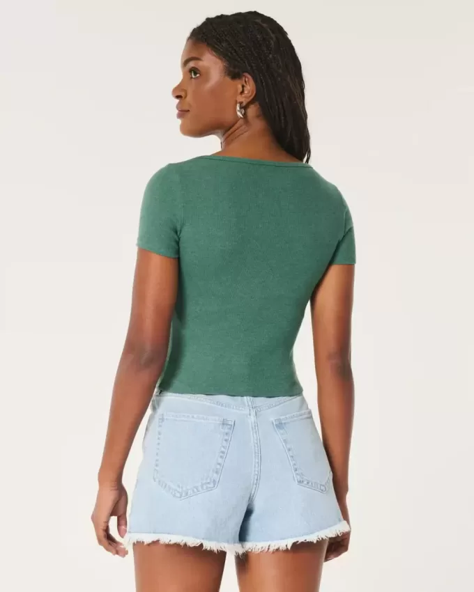 Camiseta de bebé con cuello cuadrado acanalado