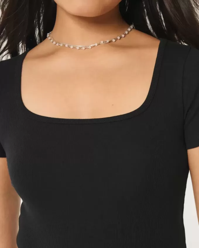 Camiseta de bebé con cuello cuadrado acanalado