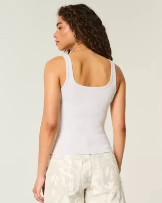 Camiseta de cuello cuadrado con botones acanalados