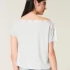 Camiseta fácil de anudar con hombros descubiertos Camiseta fácil de anudar con hombros descubiertos