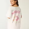 Camiseta gráfica de mercado agrícola de gran tamaño con hombros descubiertos