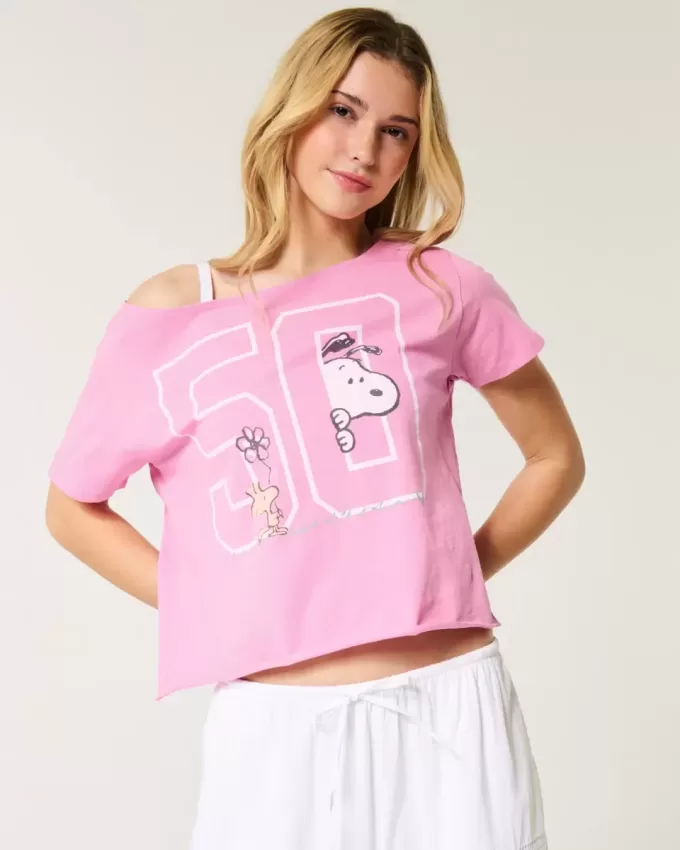 Camiseta gráfica de Snoopy con hombros descubiertos