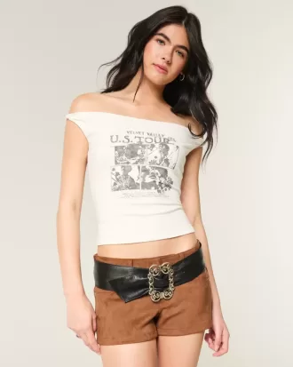 Camiseta gráfica de terciopelo con hombros descubiertos y retorcidos de Velvet Valley