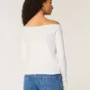 Camiseta gráfica Montauk con hombros descubiertos y ribete de encaje