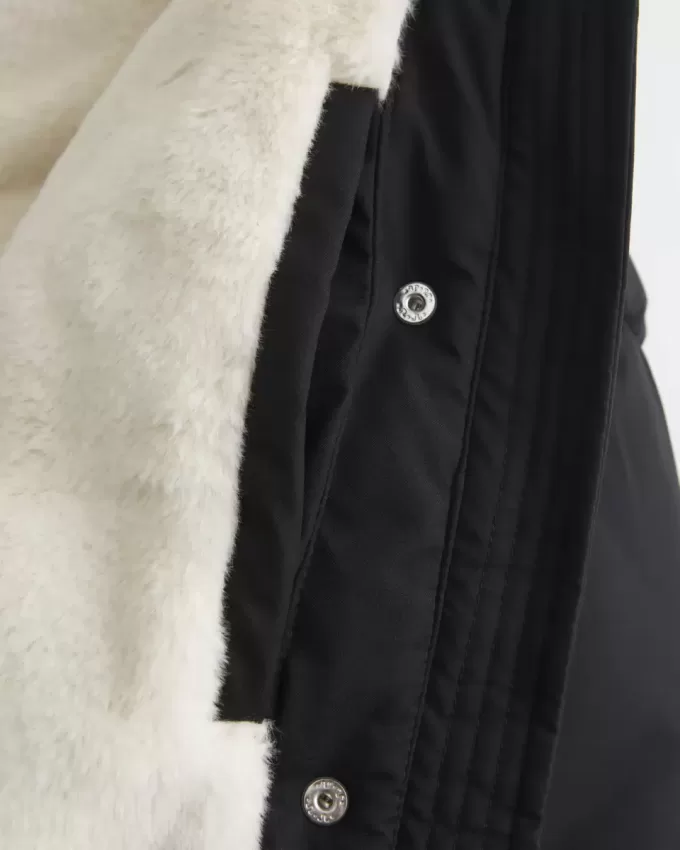 Chaqueta acolchada con forro de piel sintética Chaqueta acolchada con forro de piel sintética