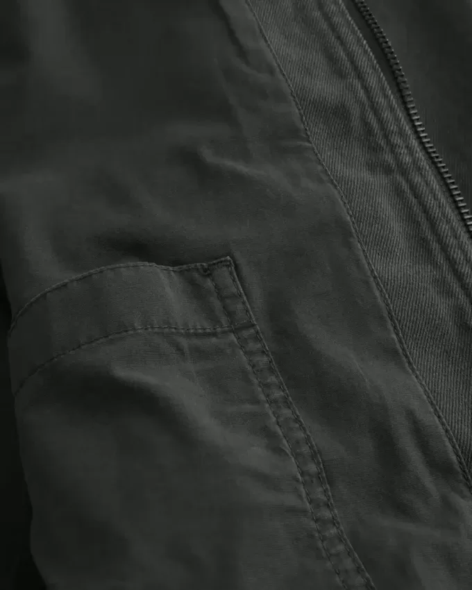Chaqueta con capucha y cremallera Chaqueta con capucha y cremallera