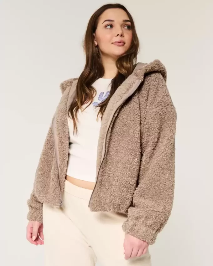 Chaqueta con cremallera de piel sintética rizada