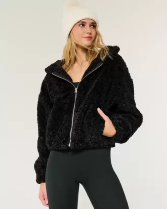 Chaqueta con cremallera de piel sintética rizada