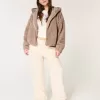 Chaqueta con cremallera de piel sintética rizada
