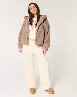 Chaqueta con cremallera de piel sintética rizada