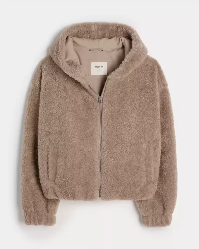 Chaqueta con cremallera de piel sintética rizada
