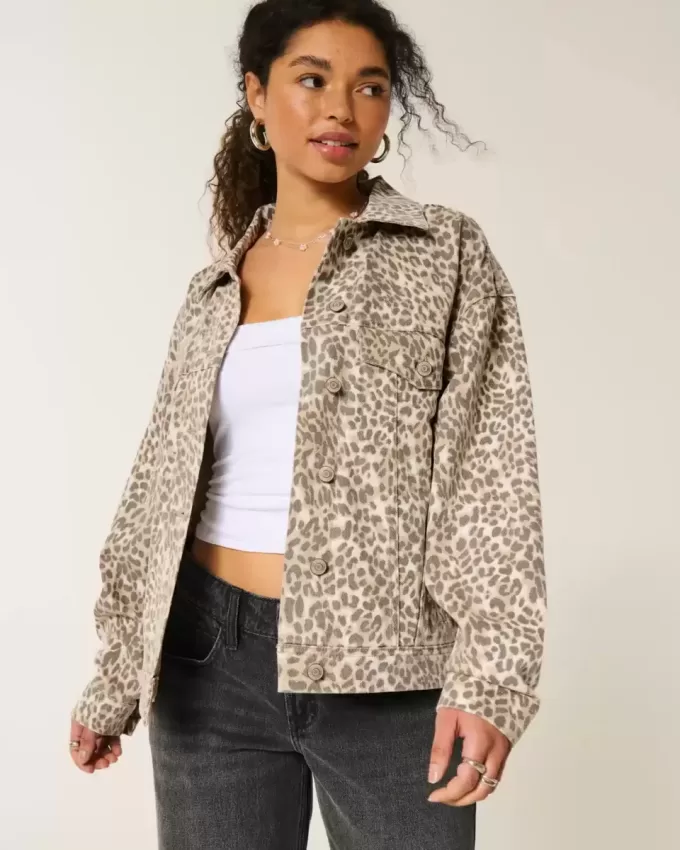 Chaqueta vaquera con estampado de leopardo Chaqueta vaquera con estampado de leopardo