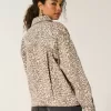 Chaqueta vaquera con estampado de leopardo Chaqueta vaquera con estampado de leopardo