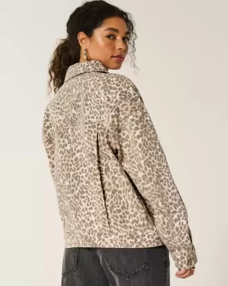 Chaqueta vaquera con estampado de leopardo Chaqueta vaquera con estampado de leopardo