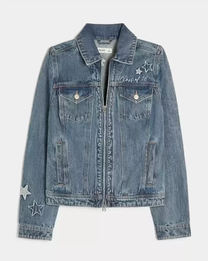 Chaqueta vaquera con gráficos de la clase del 26 Chaqueta vaquera con gráficos de la clase del 26