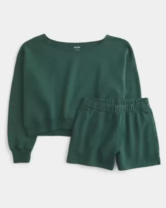Conjunto de sudadera con hombros descubiertos y pantalones cortos de polar