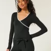 Gilly Hicks Active – Top cruzado con ribete Gilly Hicks Active – Top cruzado con ribete