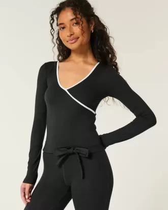 Gilly Hicks Active – Top cruzado con ribete