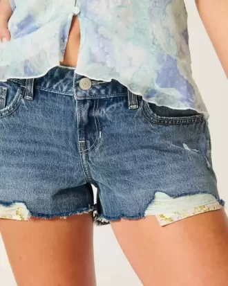 Mini shorts de mezclilla desgastados de tiro bajo con lavado medio