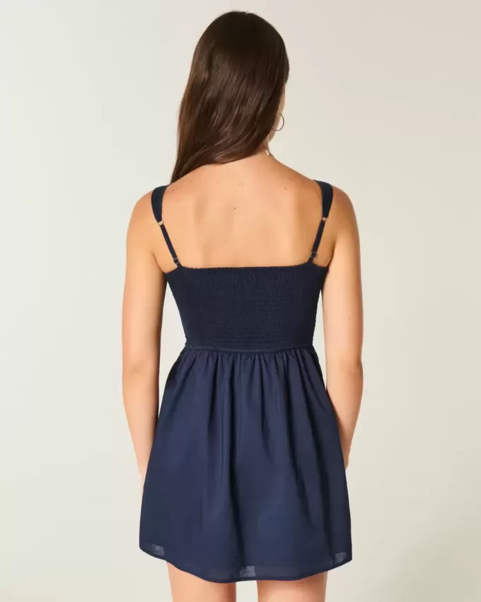 Minivestido con botones al frente Minivestido con botones al frente