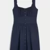 Minivestido con botones al frente Minivestido con botones al frente