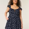 Minivestido con cintura en V y mangas onduladas