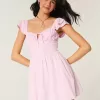 Minivestido con cintura en V y mangas onduladas