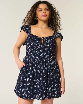 Minivestido con cintura en V y mangas onduladas