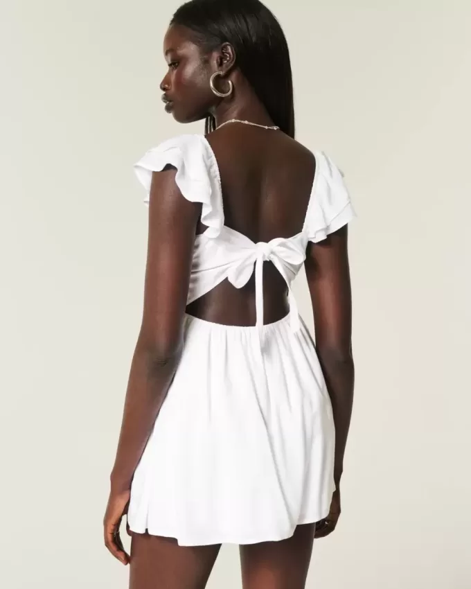 Minivestido con cintura en V y mangas onduladas