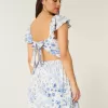 Minivestido con cintura en V y mangas onduladas