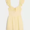 Minivestido con cintura en V y mangas onduladas