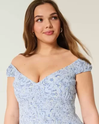 Minivestido con hombros descubiertos y dobladillo asimétrico