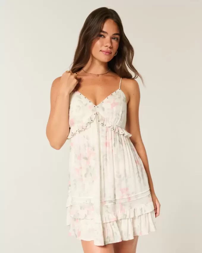 Minivestido con volantes y tachuelas Minivestido con volantes y tachuelas