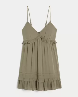 Minivestido con volantes y tachuelas
