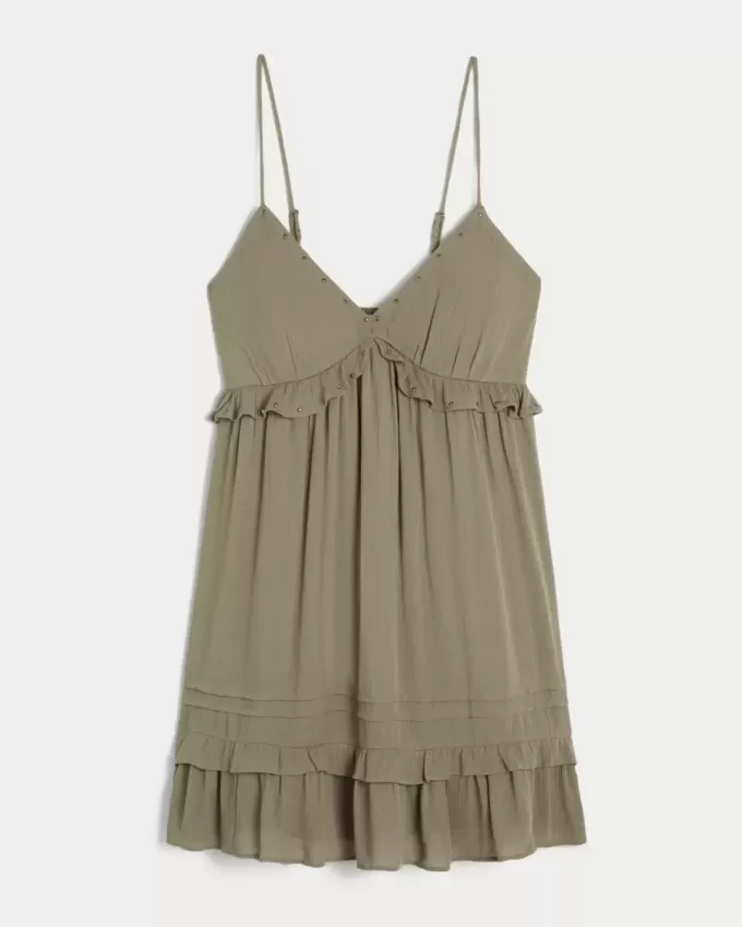 Minivestido con volantes y tachuelas Minivestido con volantes y tachuelas