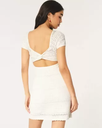 Minivestido de crochet con espalda retorcida y mangas cortas