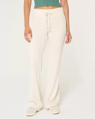 Pantalones acampanados de canalé acogedores