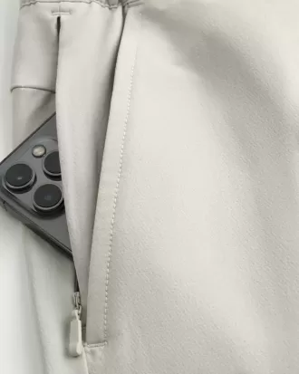 Pantalones cortos de corte por encima de la rodilla