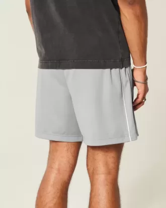 Pantalones cortos de fútbol con logotipo de punto hasta la mitad del muslo