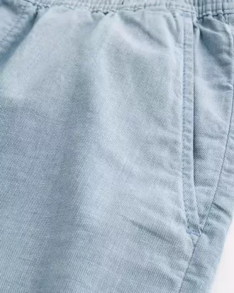 Pantalones cortos de lino hasta medio muslo